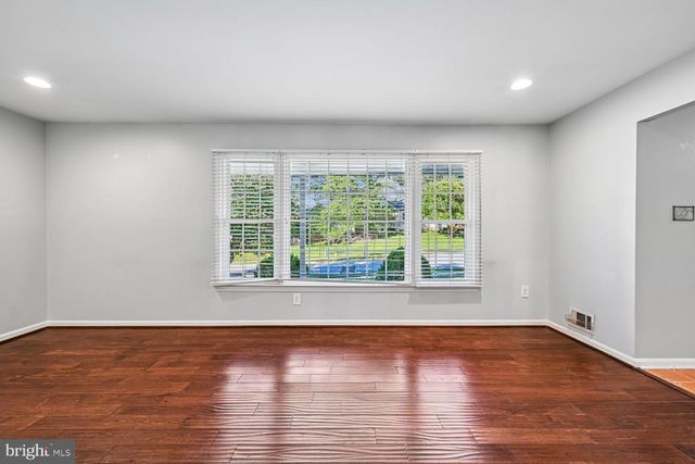 8002 LOG CABIN CT, Springfield, VA 22153