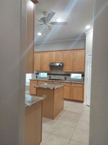 1601 N Lago Vista Court, Pearland, TX 77581