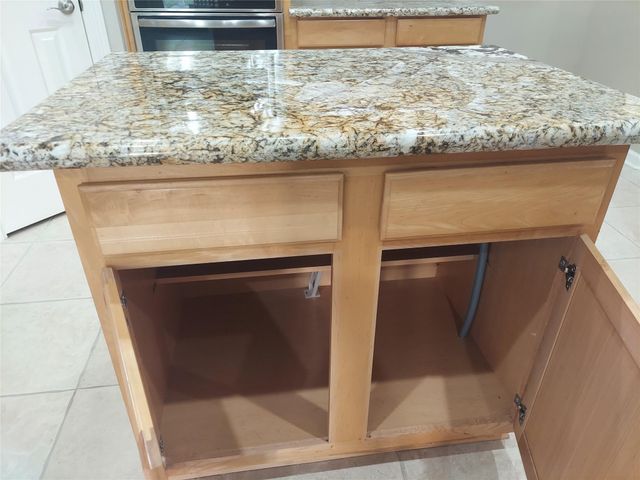 1601 N Lago Vista Court, Pearland, TX 77581