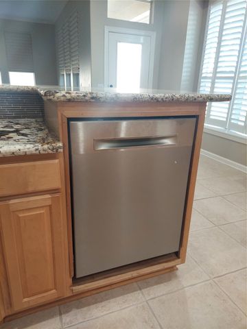 1601 N Lago Vista Court, Pearland, TX 77581