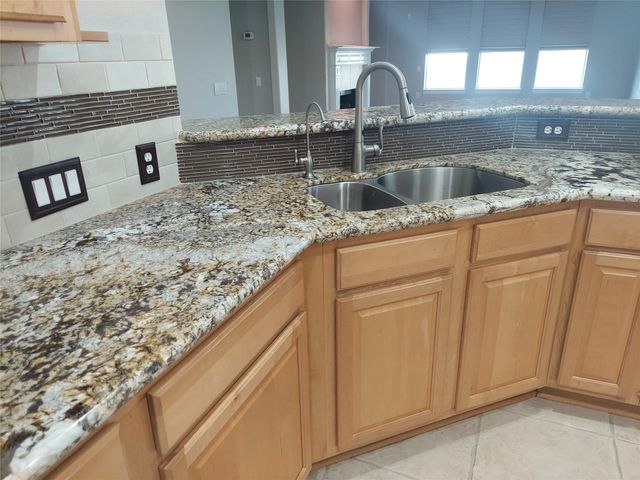 1601 N Lago Vista Court, Pearland, TX 77581