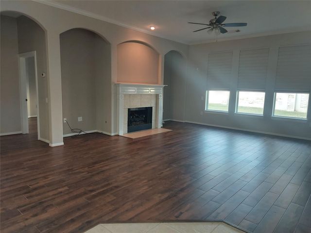 1601 N Lago Vista Court, Pearland, TX 77581