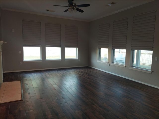 1601 N Lago Vista Court, Pearland, TX 77581