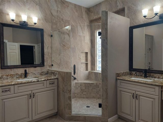 1601 N Lago Vista Court, Pearland, TX 77581