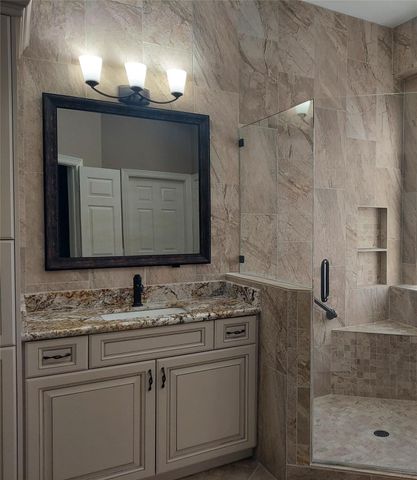 1601 N Lago Vista Court, Pearland, TX 77581