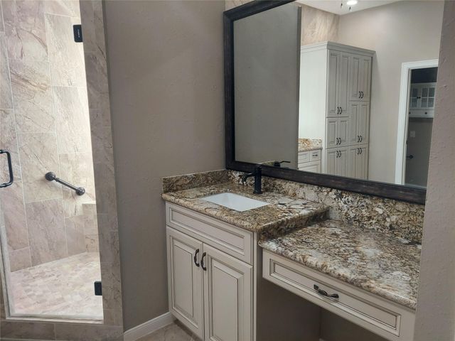 1601 N Lago Vista Court, Pearland, TX 77581