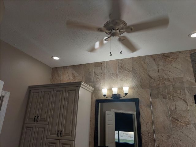 1601 N Lago Vista Court, Pearland, TX 77581