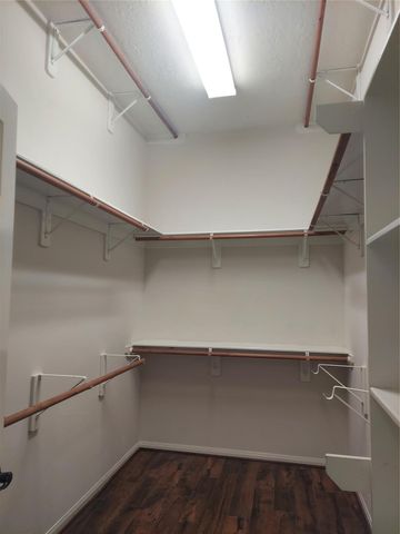 1601 N Lago Vista Court, Pearland, TX 77581