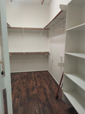 1601 N Lago Vista Court, Pearland, TX 77581