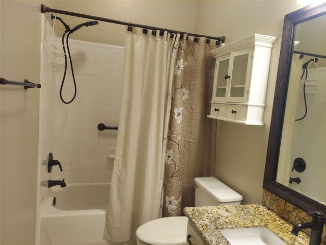 1601 N Lago Vista Court, Pearland, TX 77581