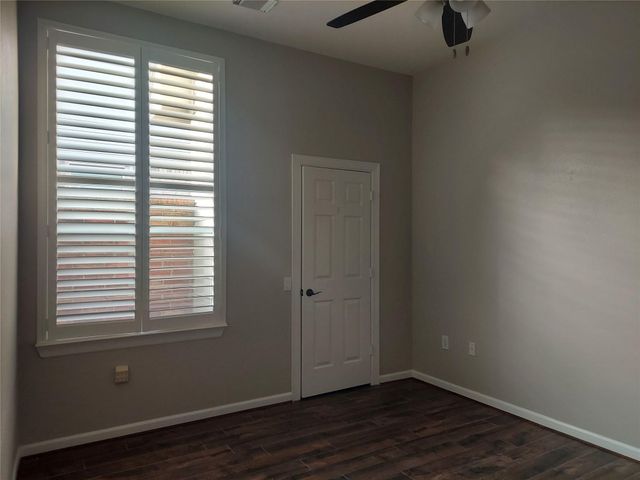 1601 N Lago Vista Court, Pearland, TX 77581