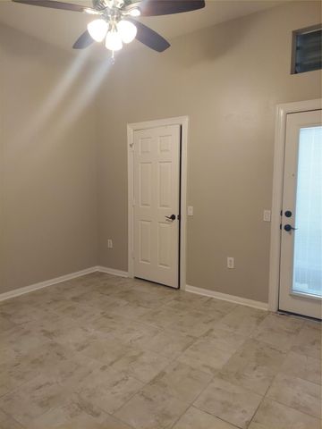 1601 N Lago Vista Court, Pearland, TX 77581