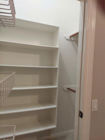 1601 N Lago Vista Court, Pearland, TX 77581