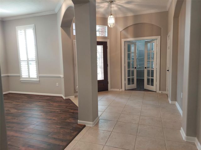 1601 N Lago Vista Court, Pearland, TX 77581