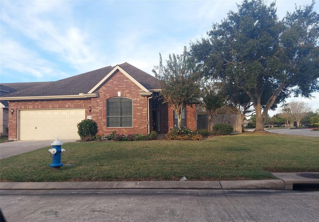 1601 N Lago Vista Court, Pearland, TX 77581