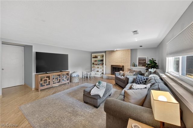 4563 Azalea Lane, North Olmsted, OH 44070