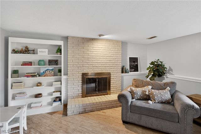 4563 Azalea Lane, North Olmsted, OH 44070
