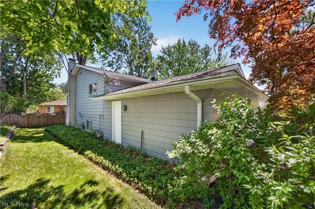 4563 Azalea Lane, North Olmsted, OH 44070