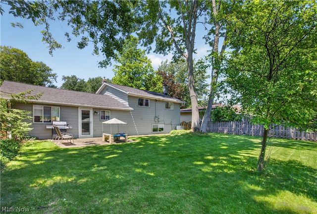 4563 Azalea Lane, North Olmsted, OH 44070
