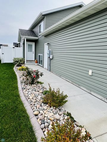 2737 10th Street W, West Fargo, ND 58078