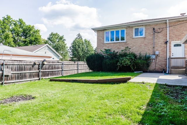 7840 Cronin Avenue 2, Justice, IL 60458