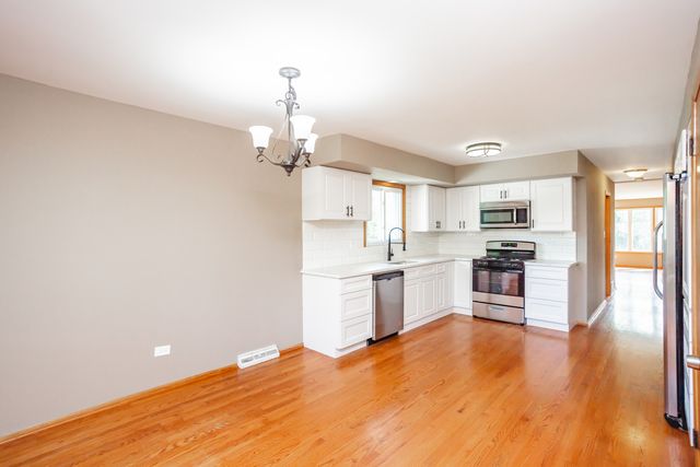 7840 Cronin Avenue 2, Justice, IL 60458