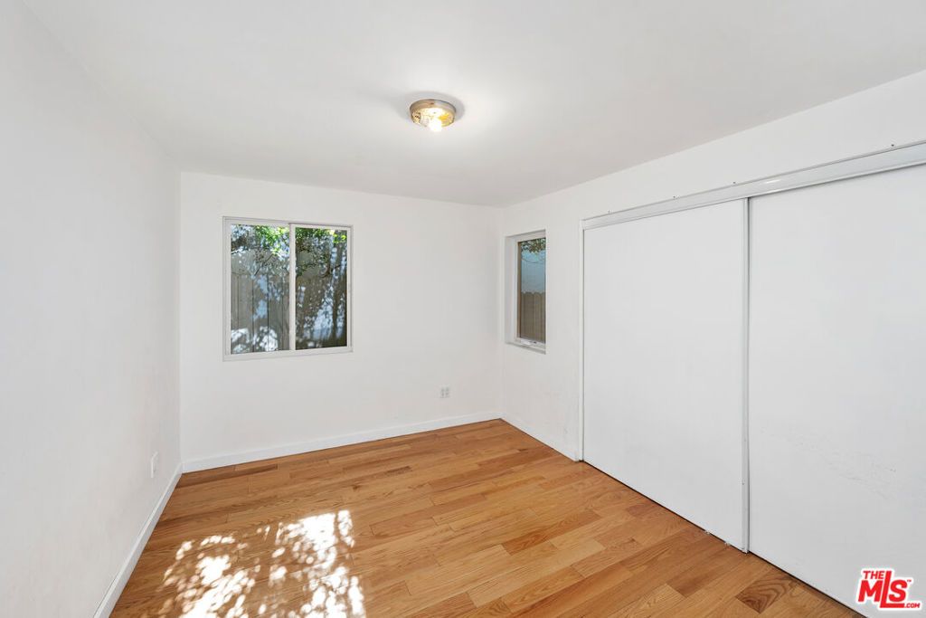 Image 24 of property listing at 550 Almar Avenue, Pacific Palisades, CA 90272