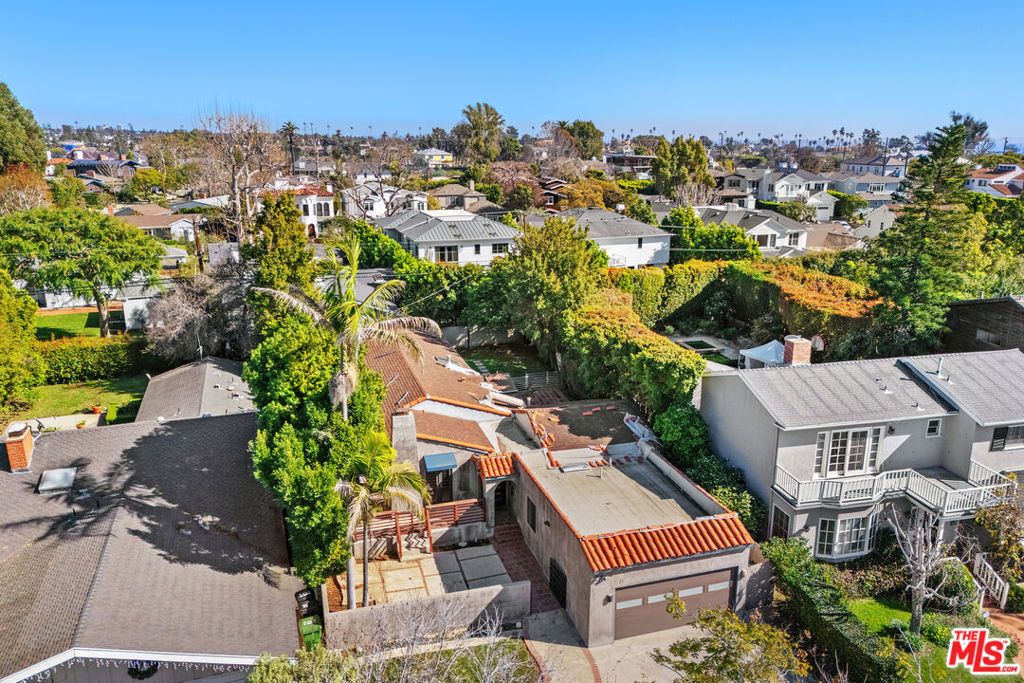 Image 4 of property listing at 550 Almar Avenue, Pacific Palisades, CA 90272