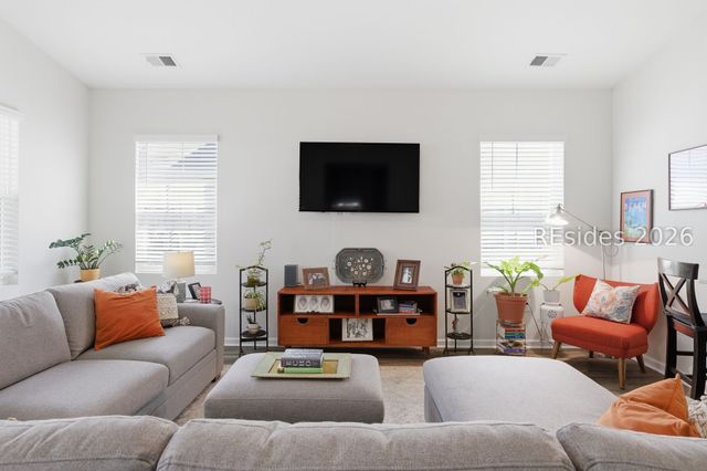 54 Whispering Oaks Cir, Bluffton, SC 29909