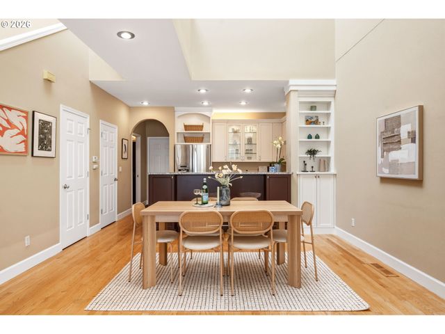 344 4TH St, Lake Oswego, OR 97034