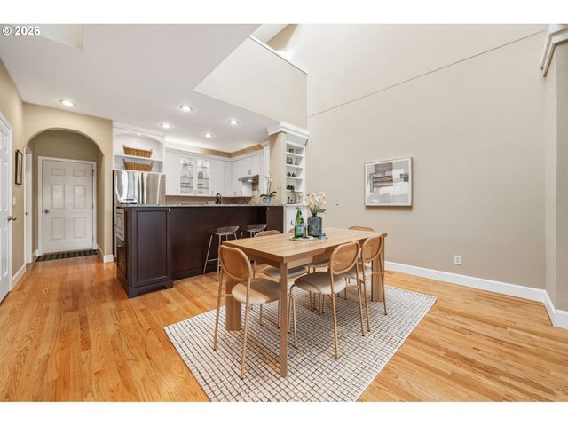 344 4TH St, Lake Oswego, OR 97034