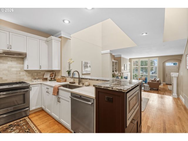 344 4TH St, Lake Oswego, OR 97034