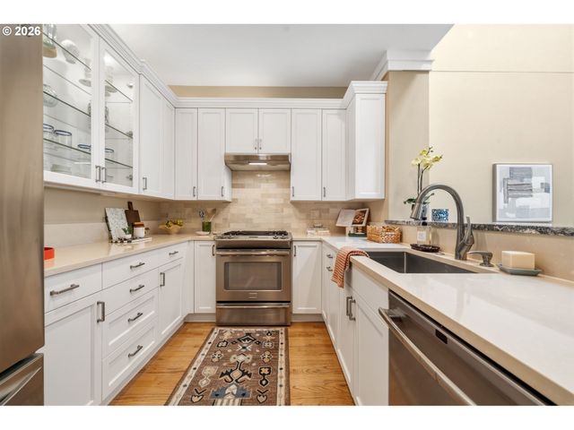 344 4TH St, Lake Oswego, OR 97034