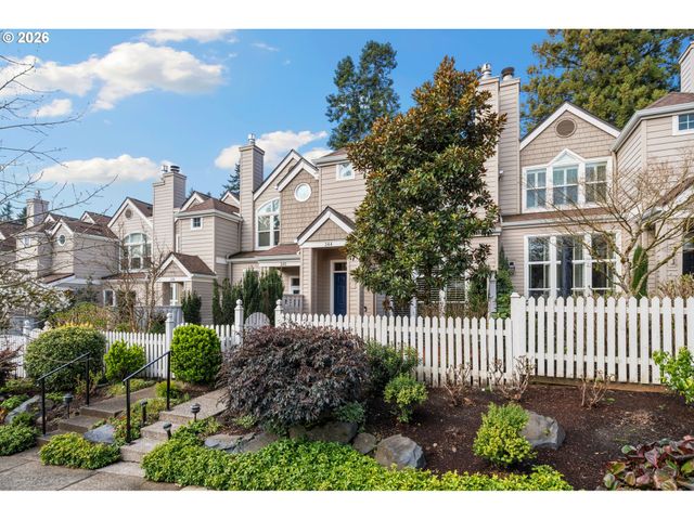 344 4TH St, Lake Oswego, OR 97034