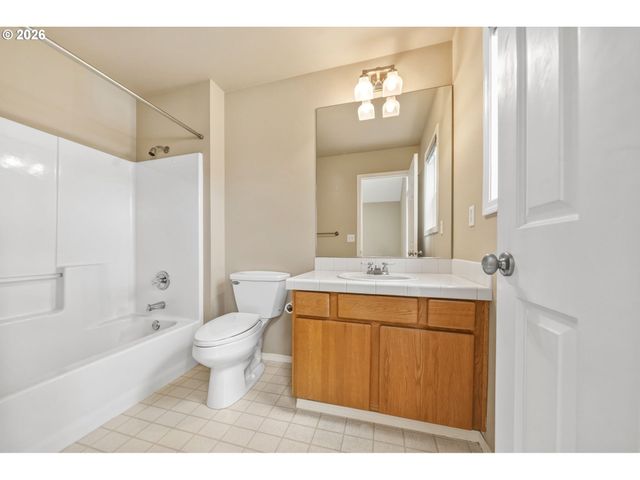 344 4TH St, Lake Oswego, OR 97034