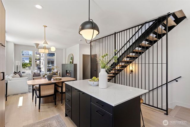 4432 Dayton Avenue N, Seattle, WA 98103