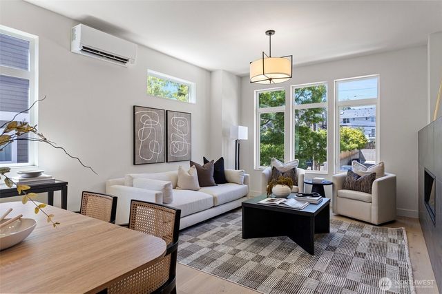 4432 Dayton Avenue N, Seattle, WA 98103