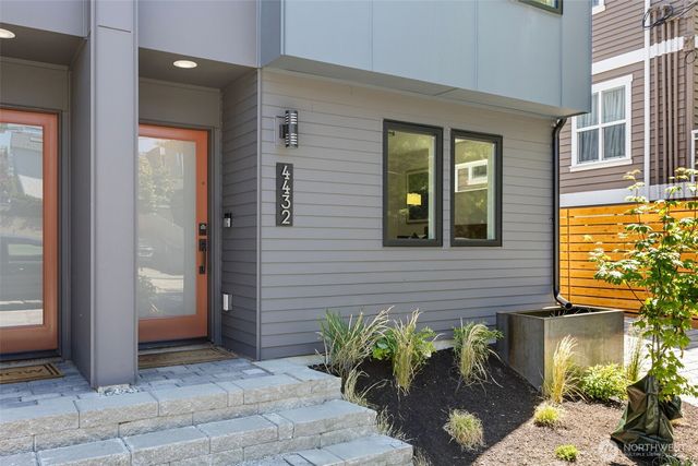 4432 Dayton Avenue N, Seattle, WA 98103