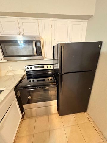 9821 Walnut Street 304, Dallas, TX 75243