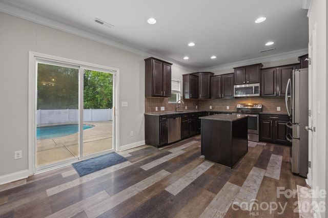 6614 Bluegill Road, Charlotte, NC 28216