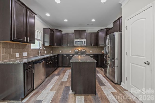 6614 Bluegill Road, Charlotte, NC 28216