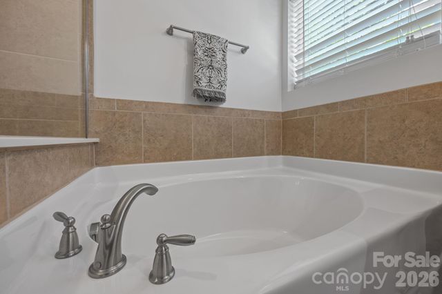 6614 Bluegill Road, Charlotte, NC 28216