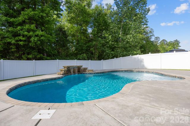 6614 Bluegill Road, Charlotte, NC 28216