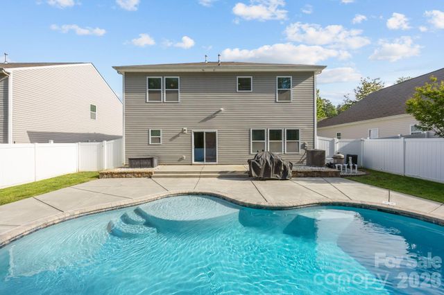 6614 Bluegill Road, Charlotte, NC 28216