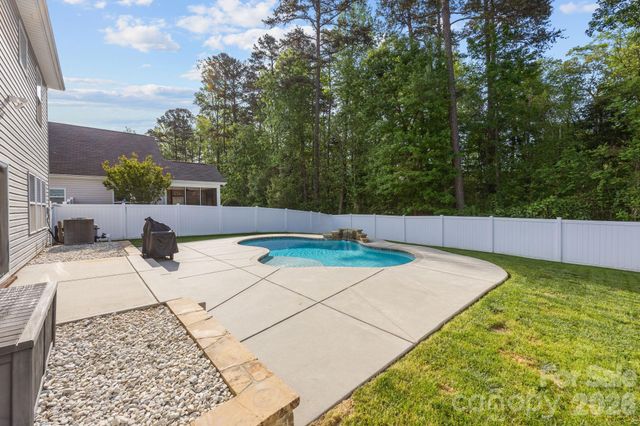 6614 Bluegill Road, Charlotte, NC 28216