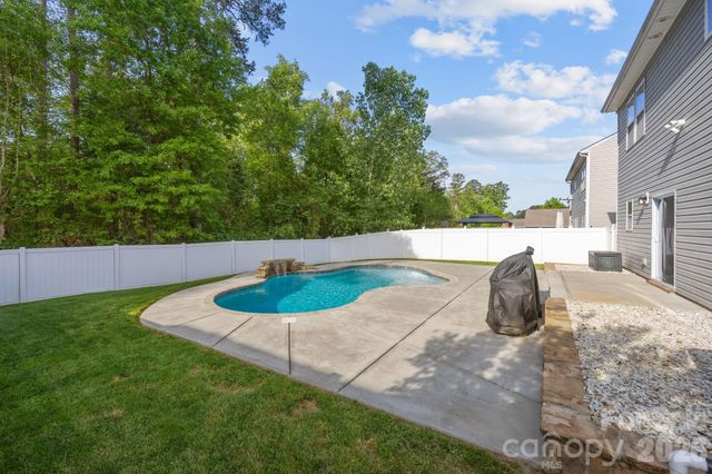 6614 Bluegill Road, Charlotte, NC 28216