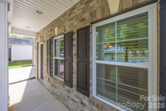 6614 Bluegill Road, Charlotte, NC 28216