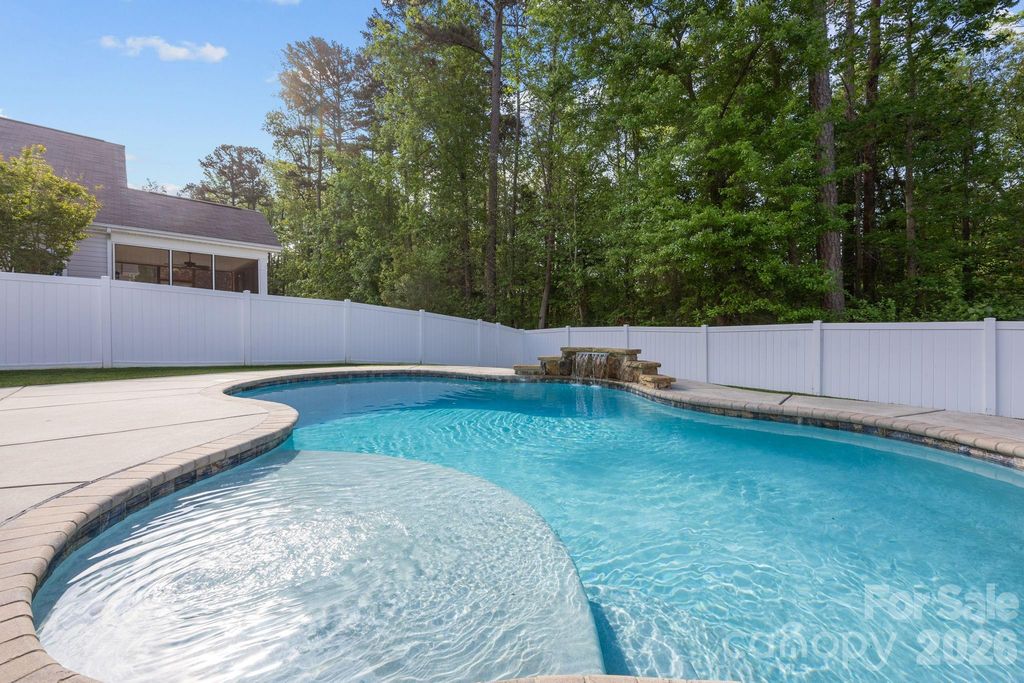 6614 Bluegill Road, Charlotte, NC 28216