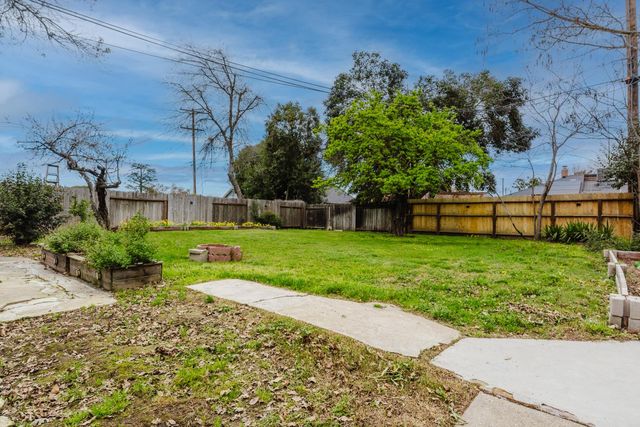 1031 Douglas Rd, Stockton, CA 95207