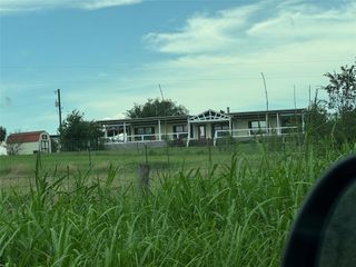 674 County Road 447, Waelder, TX 78959